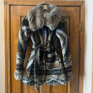 BKE The Buckle Southwest Aztec Faux Fur Trim Belted
